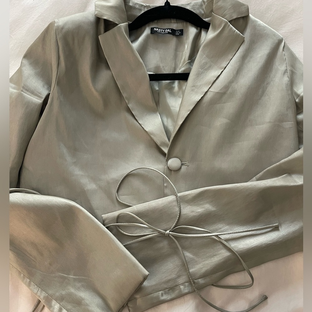 Sage green crop blazer NASTY GAL